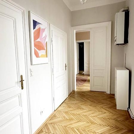 Ruhige & Grosse Altbauwohnung 7Min Zum Zentrum Wenen Buitenkant foto