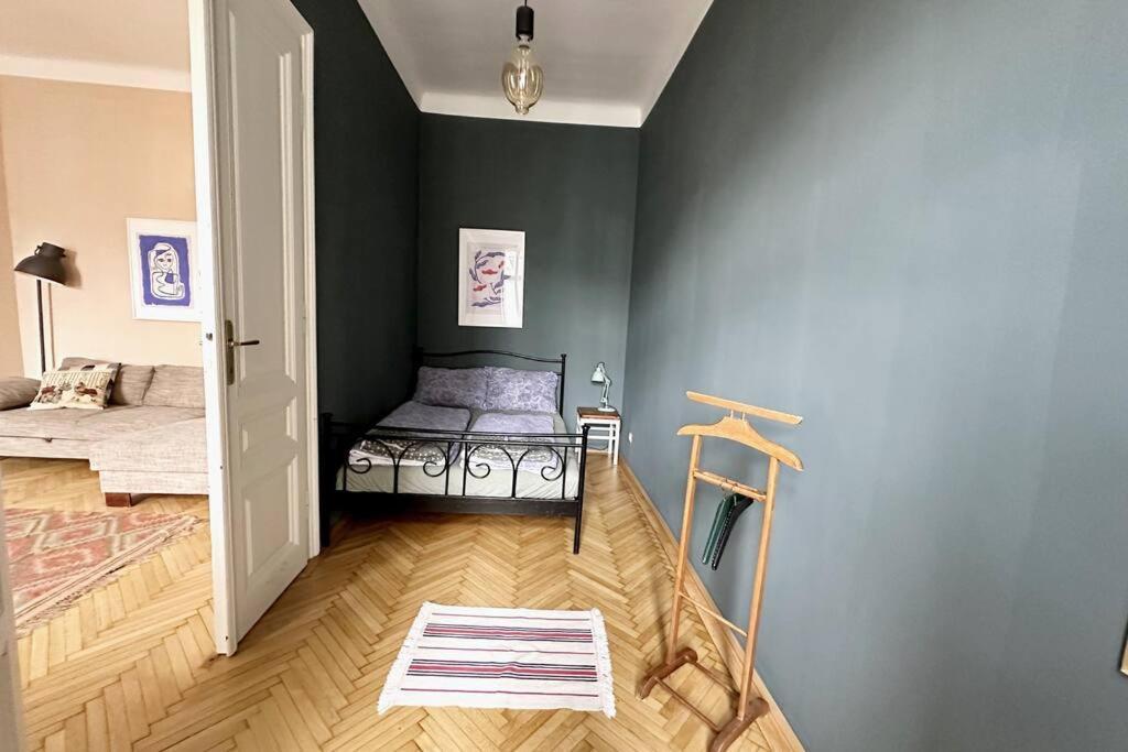 Ruhige & Grosse Altbauwohnung 7Min Zum Zentrum Wenen Buitenkant foto