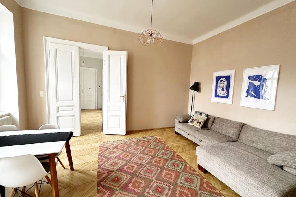 Ruhige & Grosse Altbauwohnung 7Min Zum Zentrum Wenen Buitenkant foto